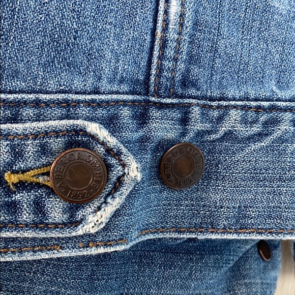❤️ Abercrombie & Fitch Vintage Distressed Denim Jacket - Picture 8 of 9
